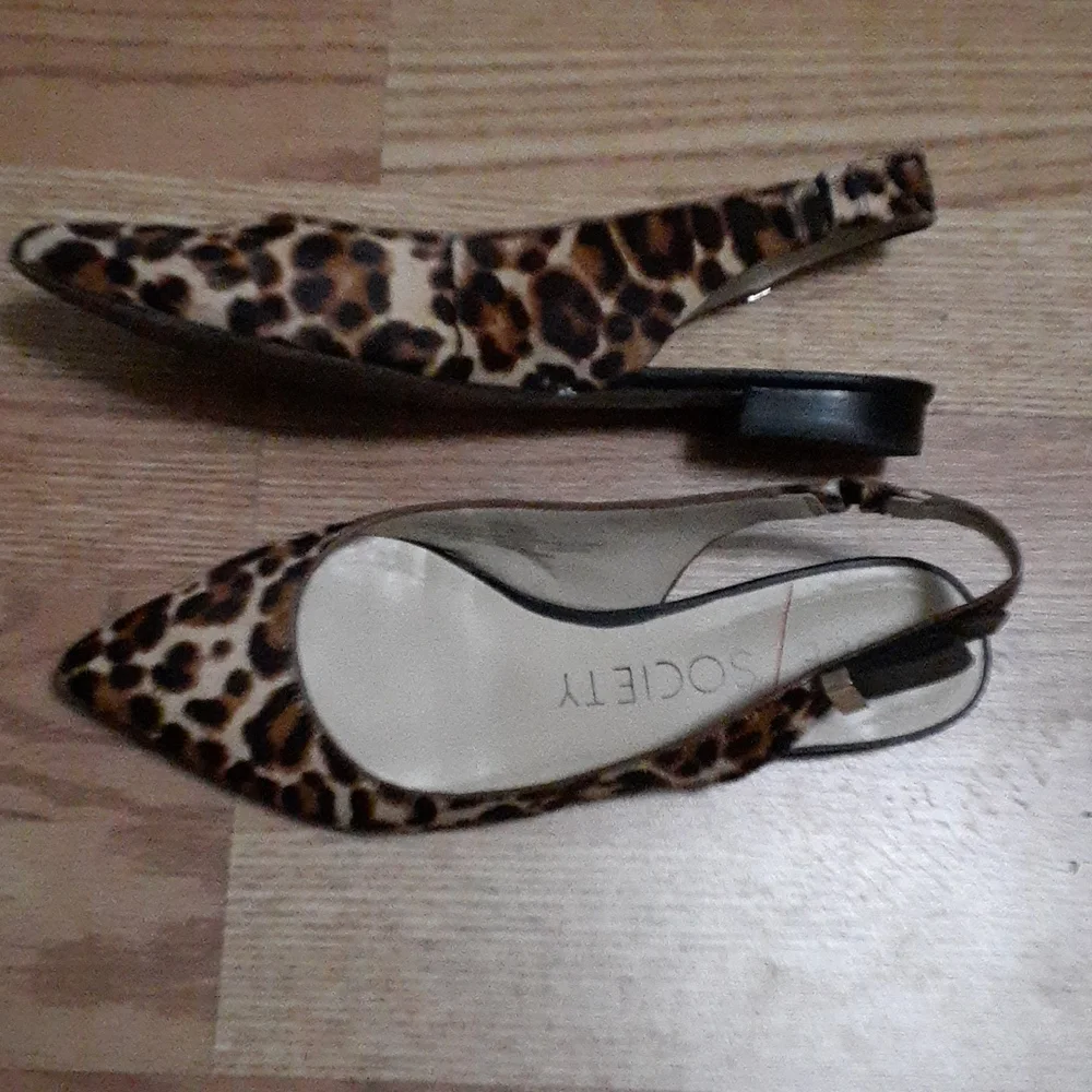 Shoes - Picture 2 of 4